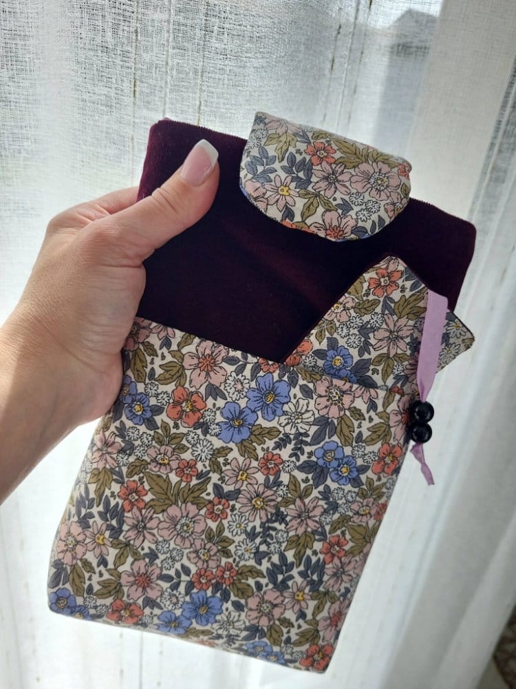 Pochette à livre fleurie